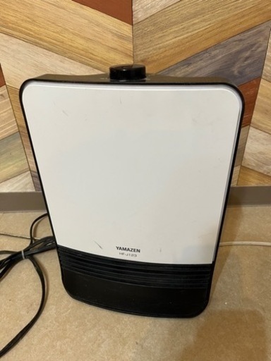 値下げしました!山善 セラミックヒーター(1200/1100W 2段階切替) ホワイト HF-J123(W) ②