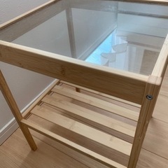 【無料】IKEAのベッドサイドテーブル