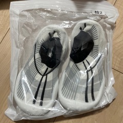 【新品】13.5センチ　ベビーシューズ　赤ちゃん　靴　ソックスシューズ