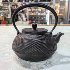 【愛品倶楽部柏店】未使用　岩鋳　南部鉄器　鉄瓶9型平丸アラレ　11935