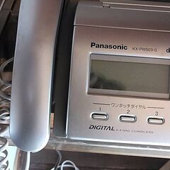 少し古いですが、機能します。Panasonicの電話機＋FAXです。