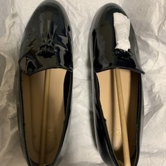 黒エナメル靴