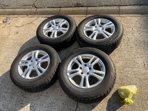 スタッドレスタイヤ ヴェルファイア20系にて使用 215/65R16 6.5J 
