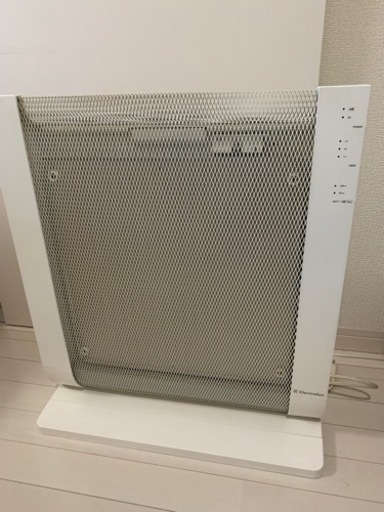 エレクトロラックスElectrolux　遠赤外線パネルヒーター