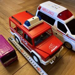 日本の救急車と外国の消防車とイオンバスのセット