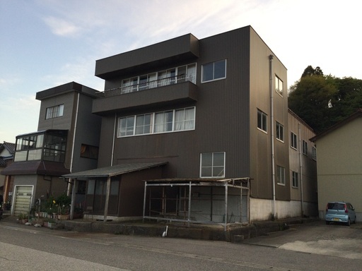 能登町　鉄骨3階建倉庫　賃貸　別荘として　約90坪　建物合計500m2