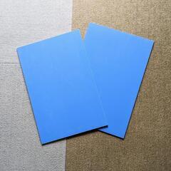版画用の板　2枚　45×30cm　表:青色、裏:木目