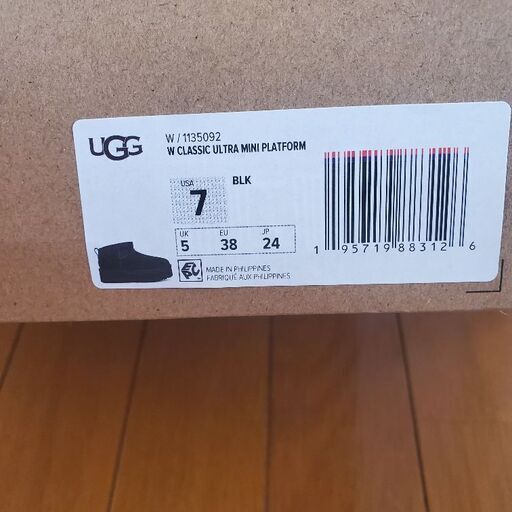 UGG　新品未使用 24センチ　プラットフォーム黒