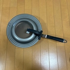 フライパン(30cm、蓋付き)