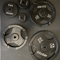 【自宅ですぐトレーニングができます！】ハーフラック＋バーベルプレート110kg（シャフト付き）＋アジャスタブルベンチ＋マット一式