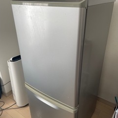 冷蔵庫（パナソニック NR-B141W）