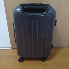 スーツケース(四輪、機内持ち込み可能サイズ)