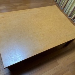 広めの木製ローダイニングテーブル