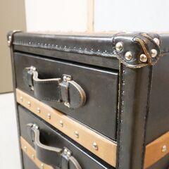 ASPLUND(アスプルンド)取扱いの英国メーカーHALO(ハロ)のSTONYHURST(ストニーハースト)SMALL LAMP TABLE。本革を使用したヴィンテージスタイルのサイドテーブル♪DL340