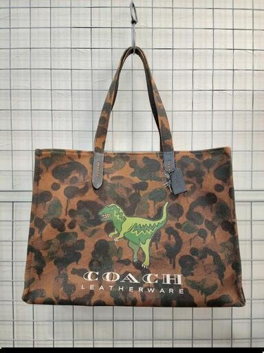 ★【COACH/コーチ】レキシートート  カモフラ柄  恐竜  キャンバス地  肩掛け  大容量  A4収納  北九州店舗店頭販売のみ
