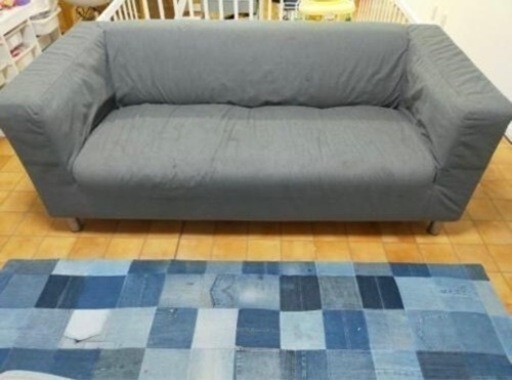 IKEA　イケア　で大人気のソファーです ソファーとカバーの2点セットです