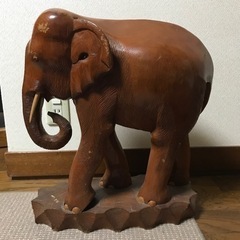 木彫りの象(一刀彫)