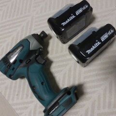 マキタ　インパクトドライバー　TD134DX　14.4Vバッテリー2個つき　未使用
