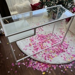 IKEAのパソコンテーブル