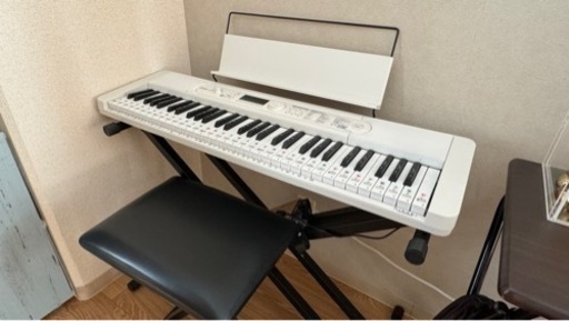 CASIO カシオ 光ナビゲーションキーボード 61鍵盤 LK-520 スタンドイスセット キーボード 電子ピアノ ブランド：CASIO