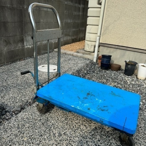 決まりました。ダンディ スチール製リフト台車 足踏み油圧ジャッキ式　花岡
