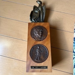 馬場忠寛のイーグルと高田博厚のメダル付きトロフィー