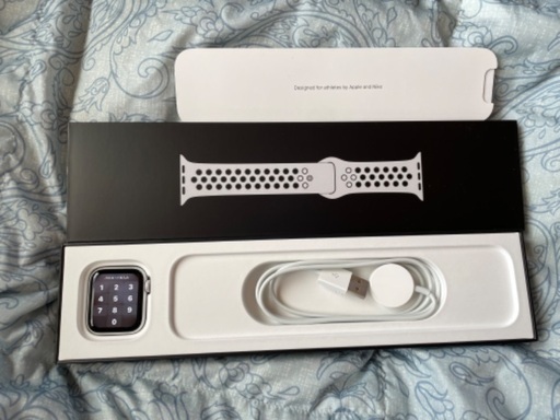 輝く高品質な 12/30夕方までに受け渡し　横浜駅から大和駅間　ほぼ新品　Apple WatchSE セルラー　40mm 腕時計