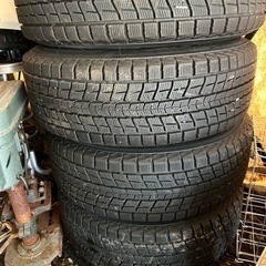 70%溝有。5穴PIRELLI 225/65R17スタッドレス4本。 