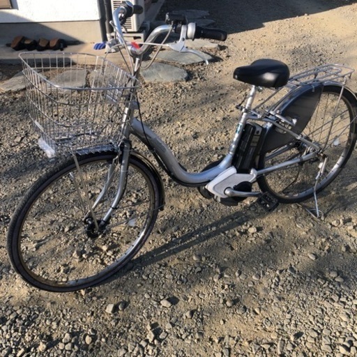 電動自転車バッテリーが2つ付いてます。1つはまだまだ大丈夫です。