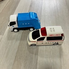 救急車　ゴミ収集車　おもちゃ