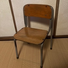 小学校の椅子