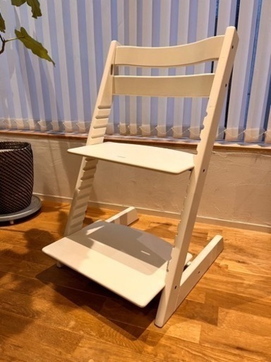 トリップトラップ　TRIPP TRAPP 椅子　STOKKE  ホワイト