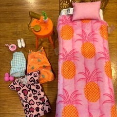 Barbieちゃんの服など寝室セット　箱無し