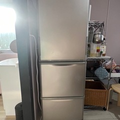 【至急】2016年製シャープ両開き冷蔵庫