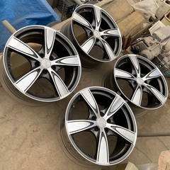 ホイール１８インチ８j+42 PCD114.3 ５H 美品 ４本