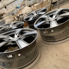 ホイール１８インチ８j+42 PCD114.3 ５H 美品 ４本