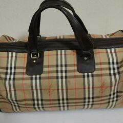 バーバリーのボストンバッグとゴルフクラブカバー