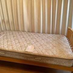 家具屋さんで購入したフランスベッドです。