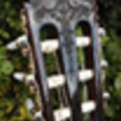 （値下げしました）ヘッドに彫り物のある美品：'75寺田楽器製モー...