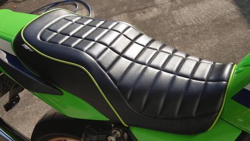 ZRX1200ダエグ用カスタムシート ZRX1200 E4黒 カスタムシート/ダエグ