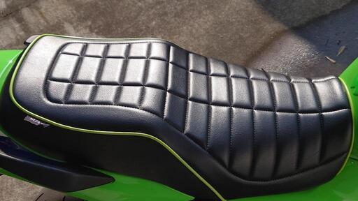 ZRX1200ダエグ用カスタムシート ZRX1200 E4黒 カスタムシート/ダエグ