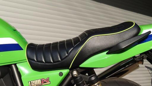 ZRX1200ダエグ用カスタムシート