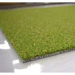 【6畳分敷き詰められるオシャレな人工芝マット】