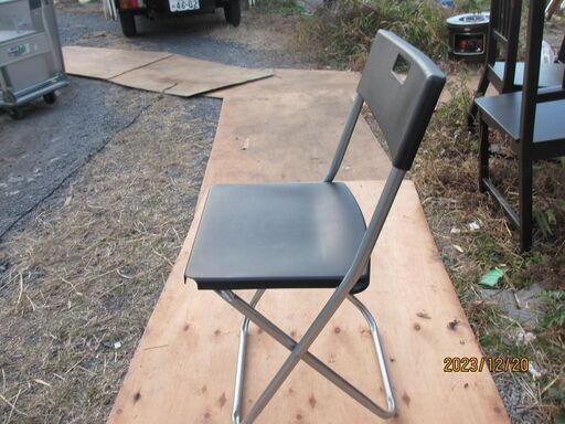 折り畳み椅子：空心棒鉄：座席強化プラスチック製色彩黒：５台まとめて販売：