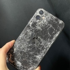 iPhone11 128G 背景割れ　一部フリック不可