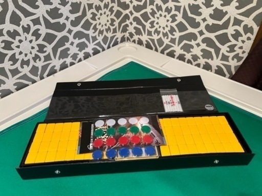 麻雀牌、台セット 麻雀セット 136枚牌 緑色台（折りたたみ） 麻雀