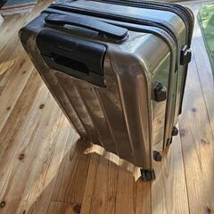スーツケース未使用機内持ち込み可能
