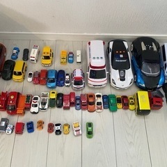 トミカや、ミニカー、救急車、パトカーなどおもちゃの車