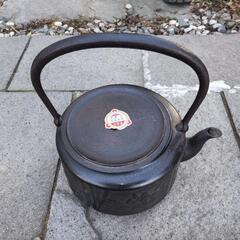 ■ 鉄瓶  正寿堂作 「千本竹」1.5升サイズ 箱無し■囲炉裏用つり棒セットです♪ □ 鉄瓶 正寿堂作 「千本竹」1.5升サイズ 箱無し□囲炉裏用つり