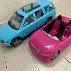 バービー人形や、りかちゃん人形を乗せて遊ぶ車